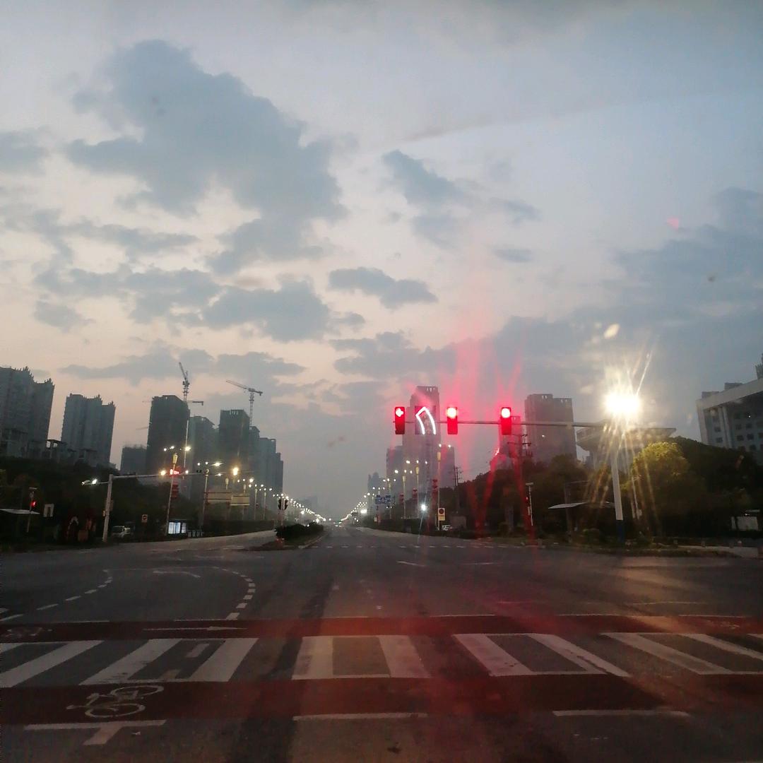 📞寒高雪夜、乌漆麻黑…