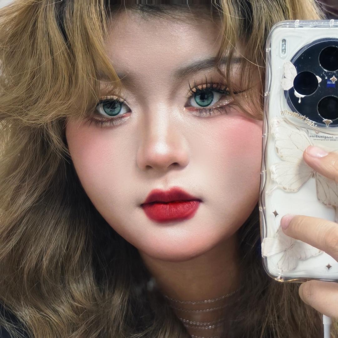 朗艺化妆纹绣美甲美睫培训学校