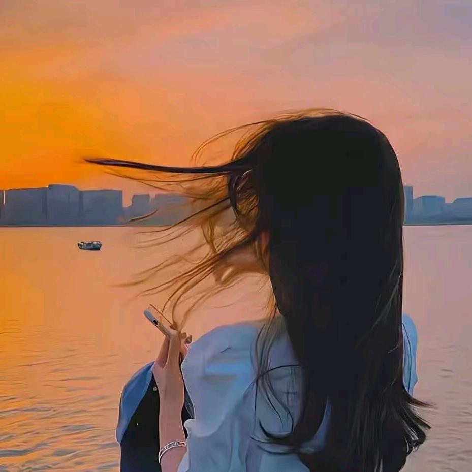 向阳而生的小草🌱