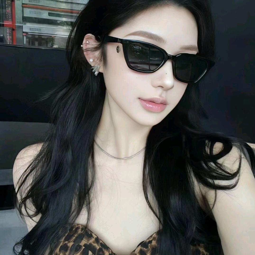 腼腆小美