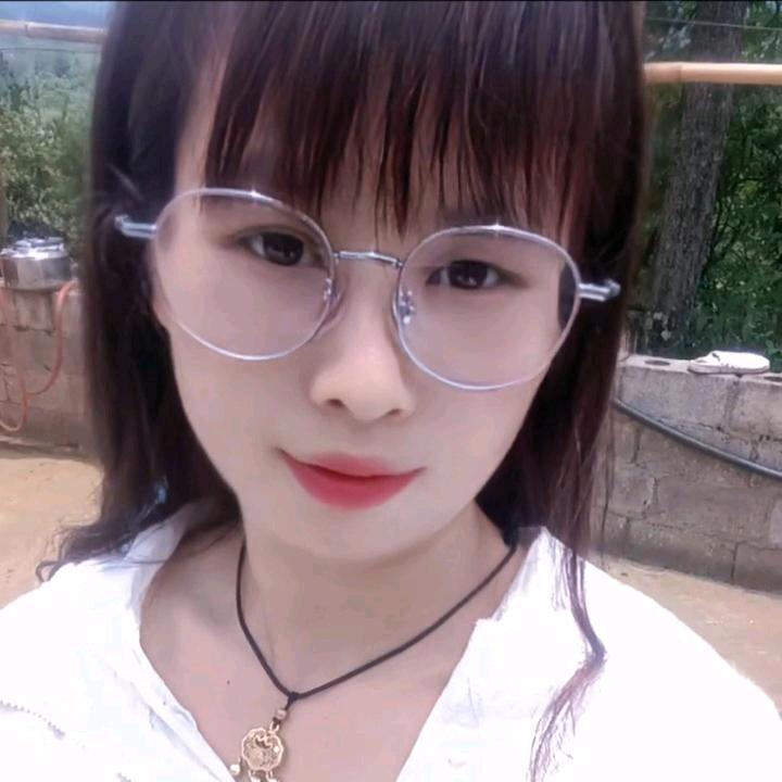 杨瑶瑶（布依族姑娘）