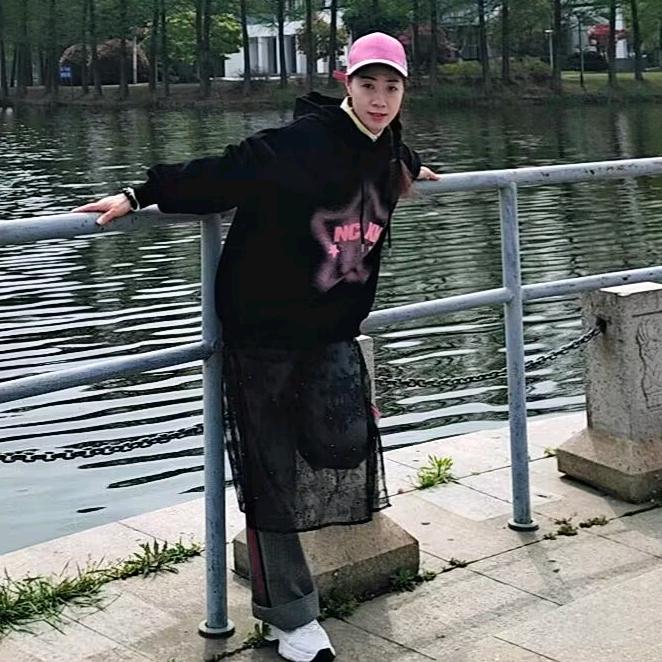 @无声燕子～～曳步舞