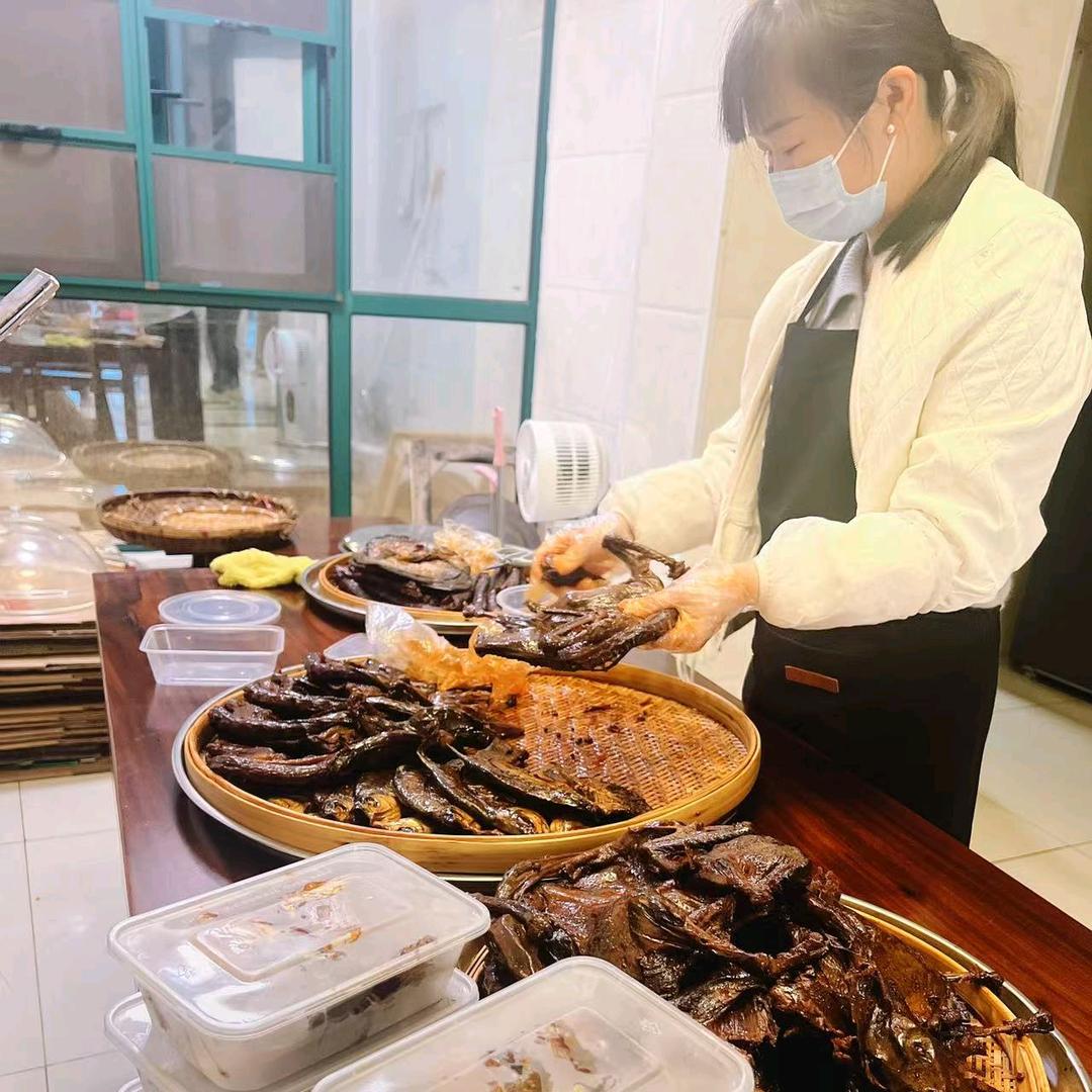 清姐现卤君山酱板鱼,鸭(天心区丽发新城)