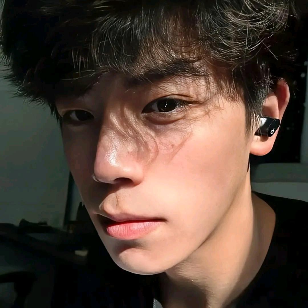 卬