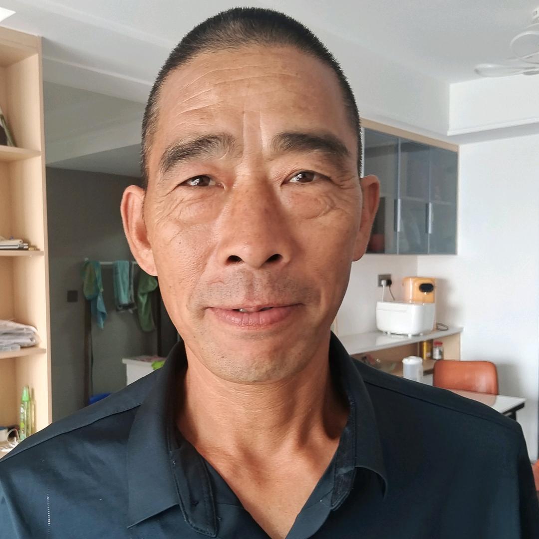 老魏玩世不恭
