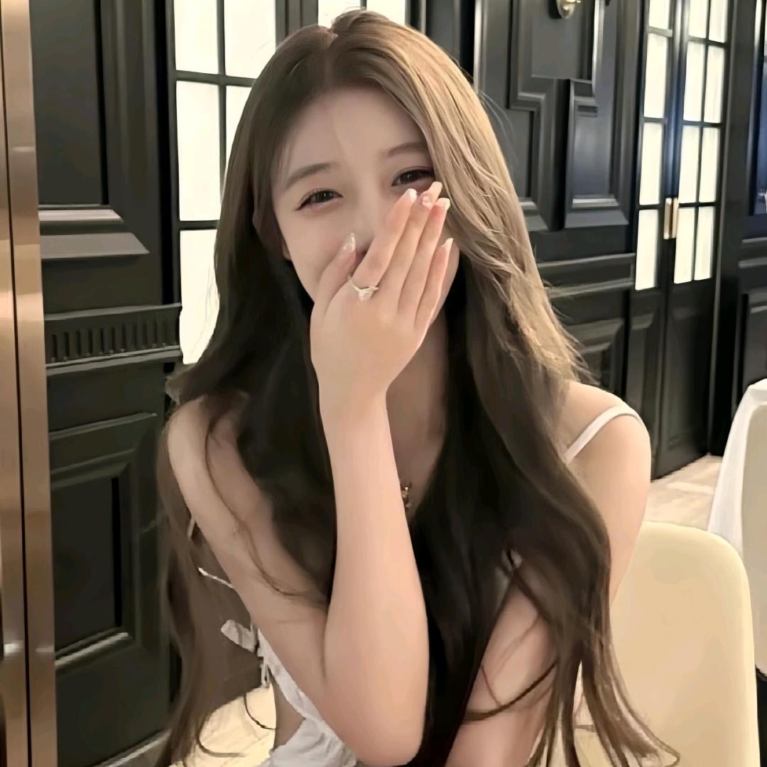 招财进宝的美女