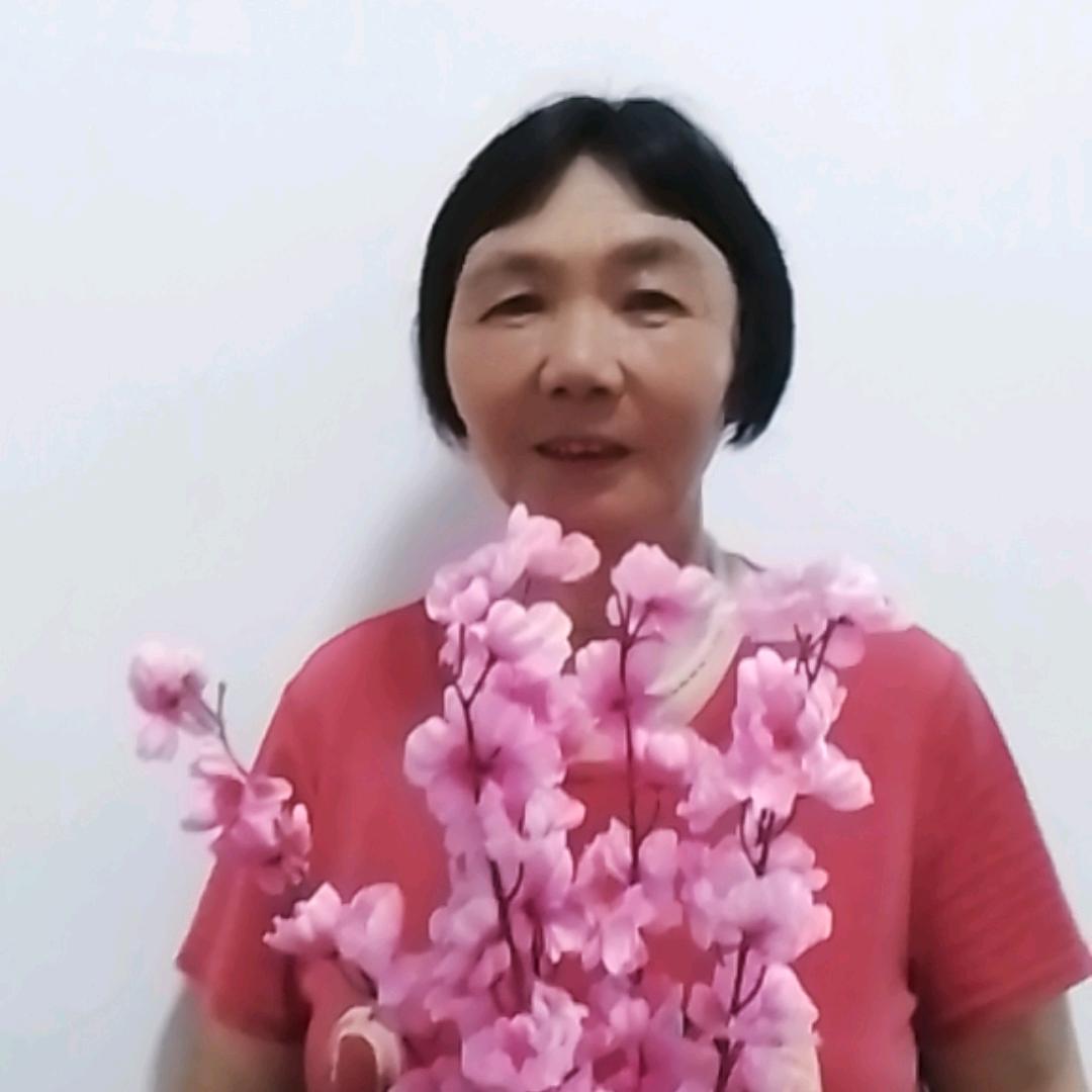 农村大妈。