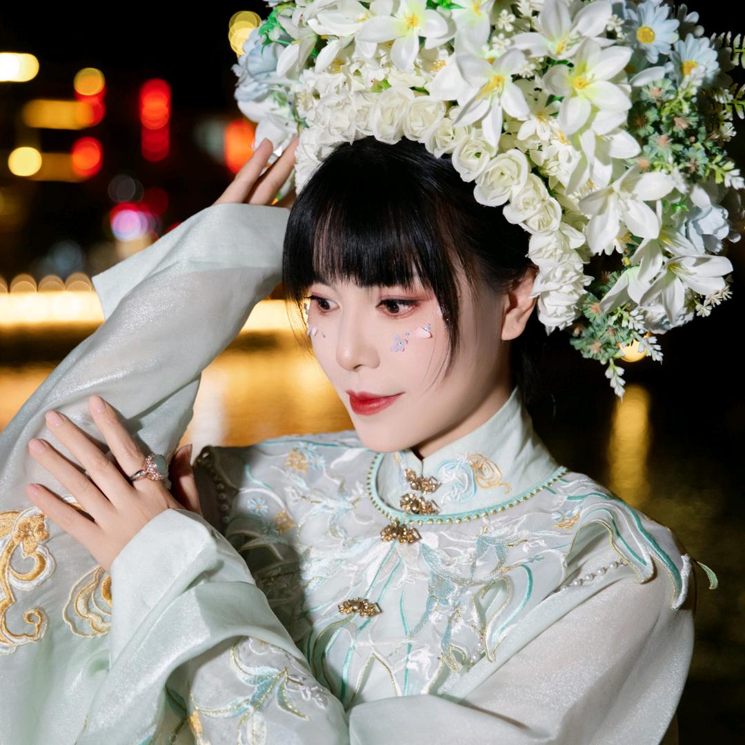 阿尔卑斯系统门窗彩儿