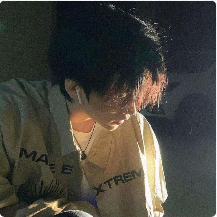 权志（每天早上8点直播）