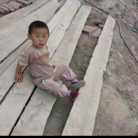 李华