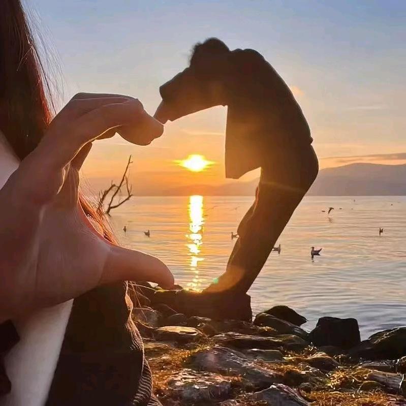 乐呵呵的小臭妮