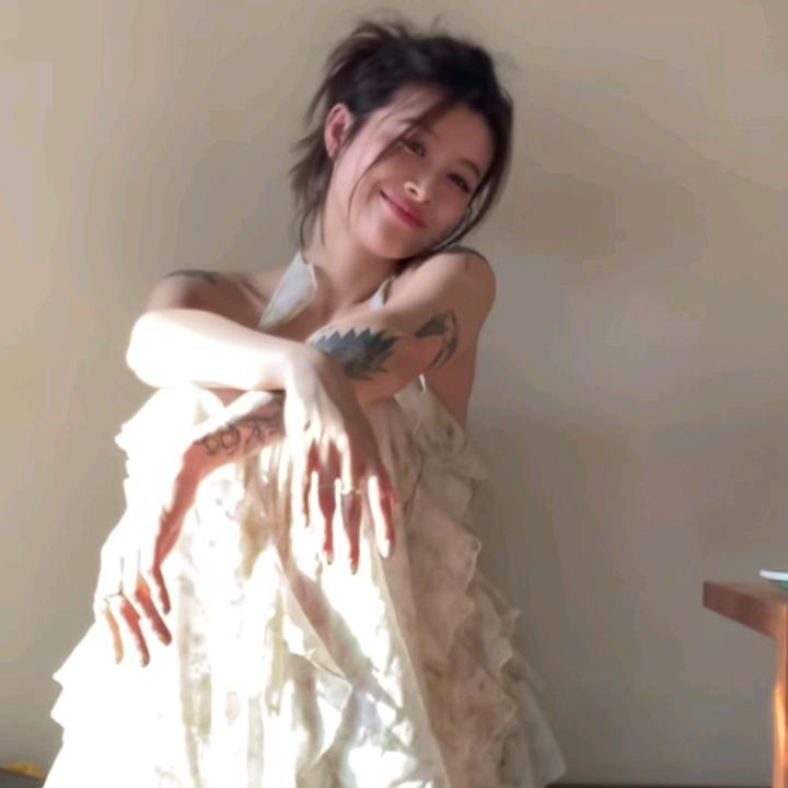 殷三吉的衣橱间