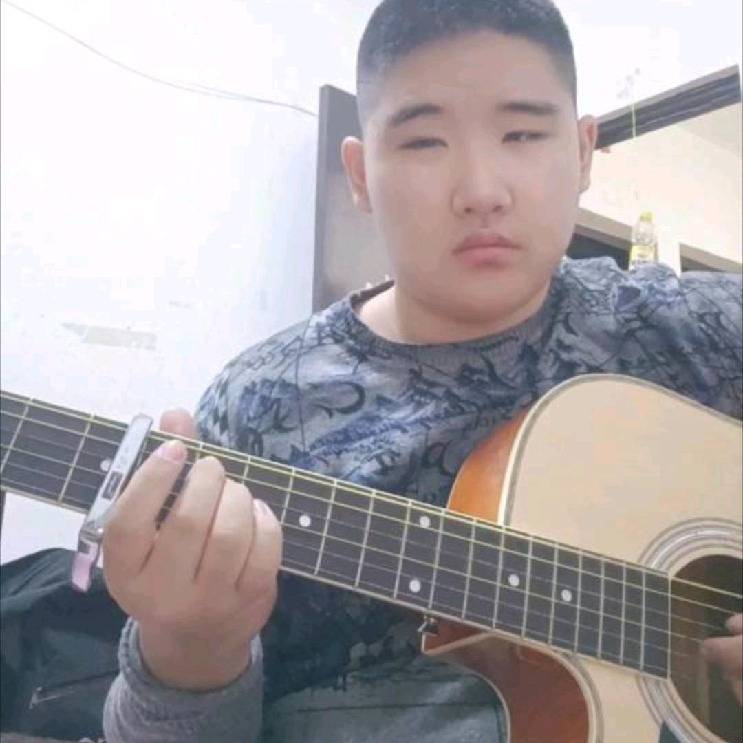 盲人音乐少年