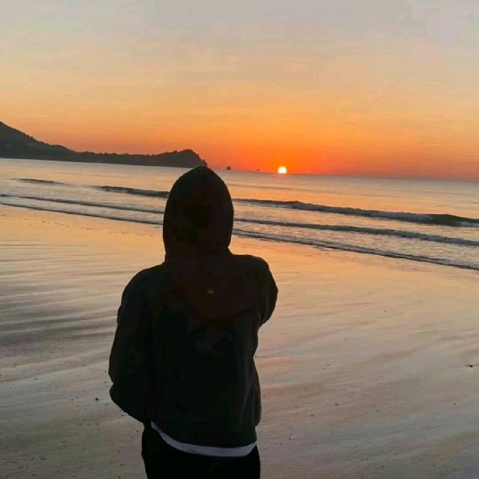 派大星穿黑丝勾引海绵宝宝