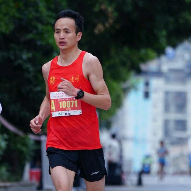 阿伟跑步    --黄仁伟