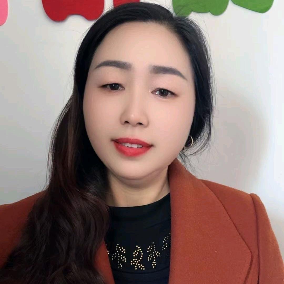 思蓓（下午五点半开播，聊天主播）