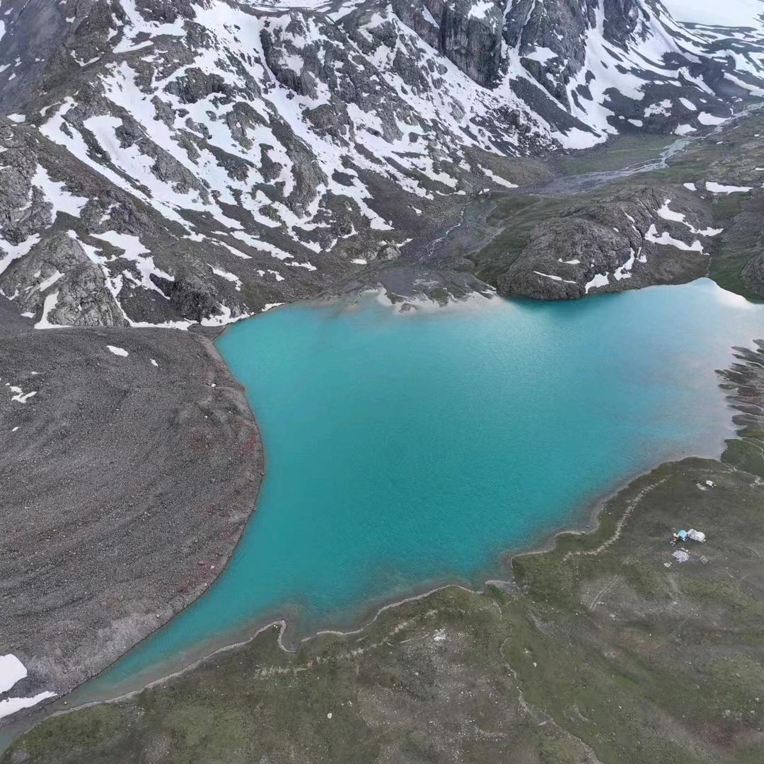 胸有惊雷面如平湖
