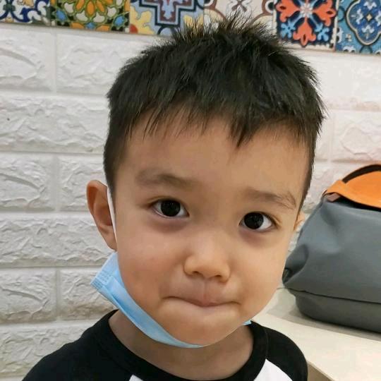 硬颈的小凡同学