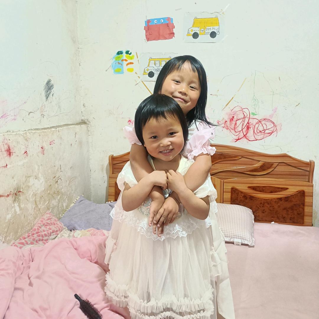 佳佳与欢欢爸爸单亲