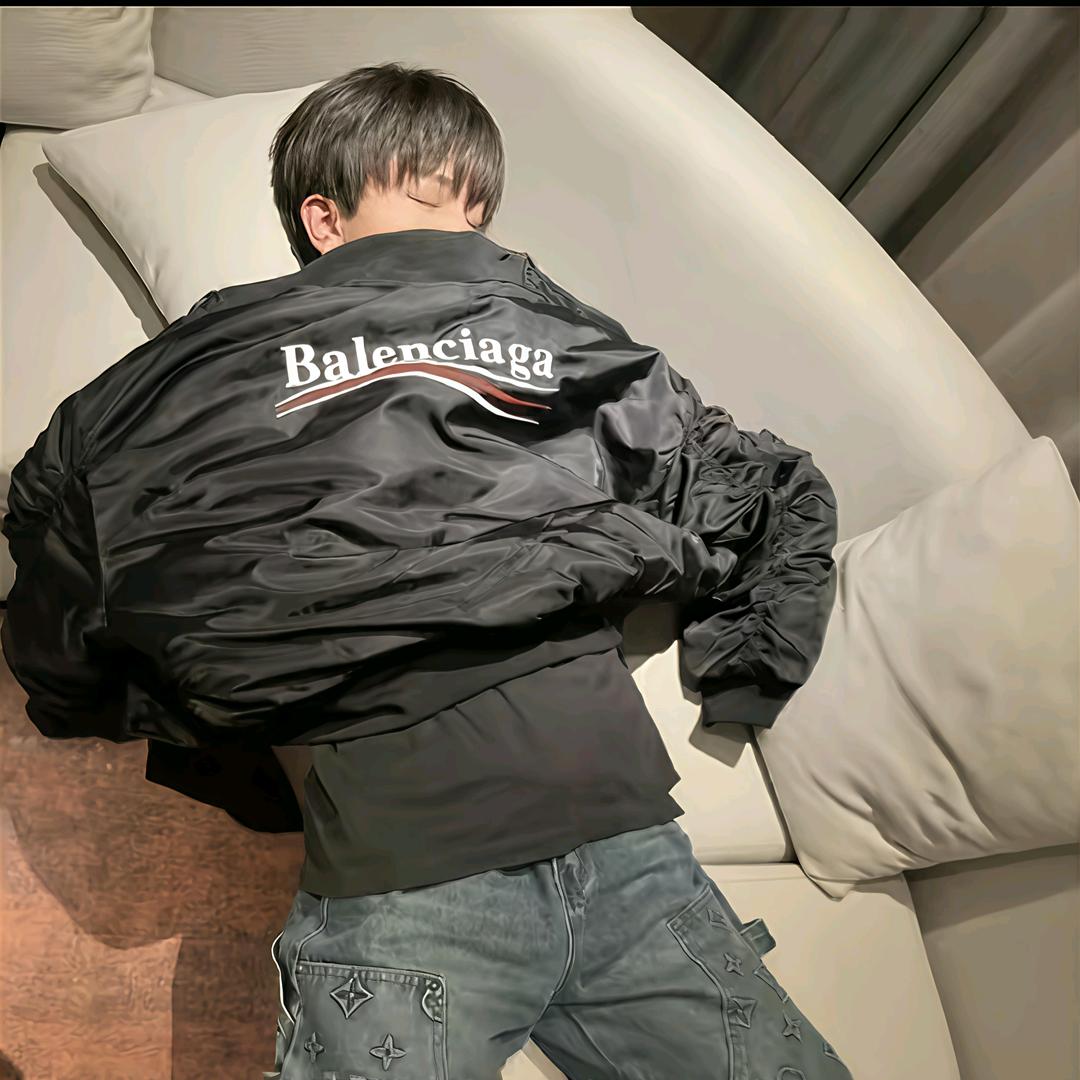808y