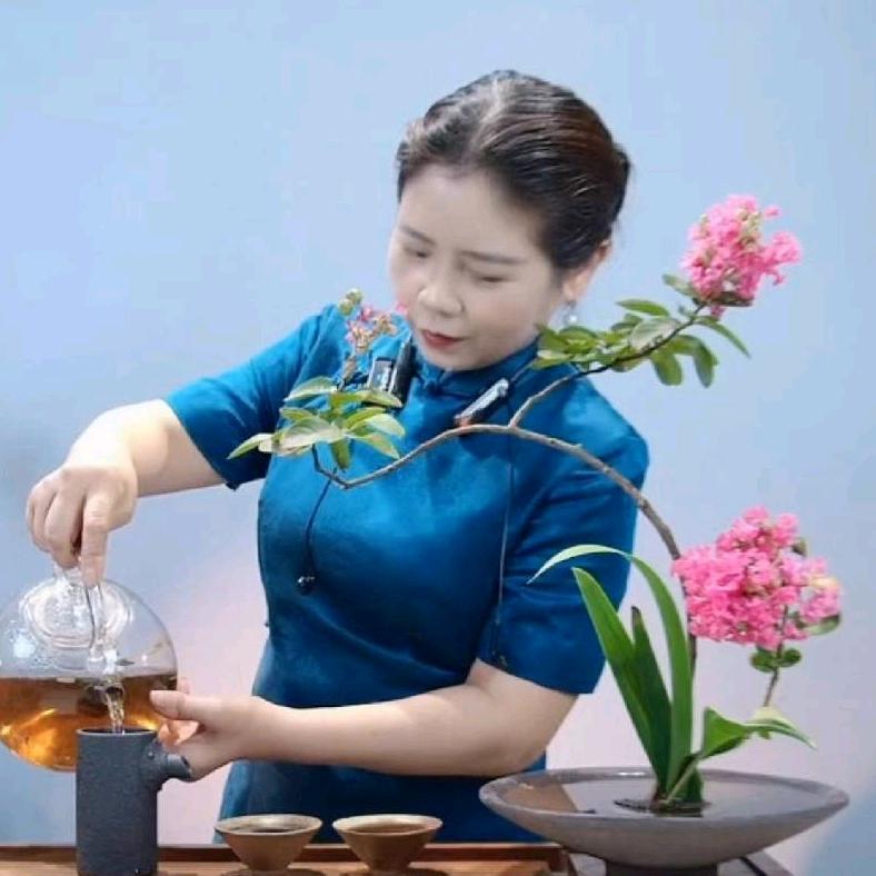 宝夫人插花