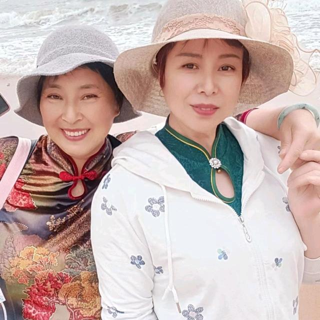 牡丹姐（娱乐主播（早上六点半开播加聊天