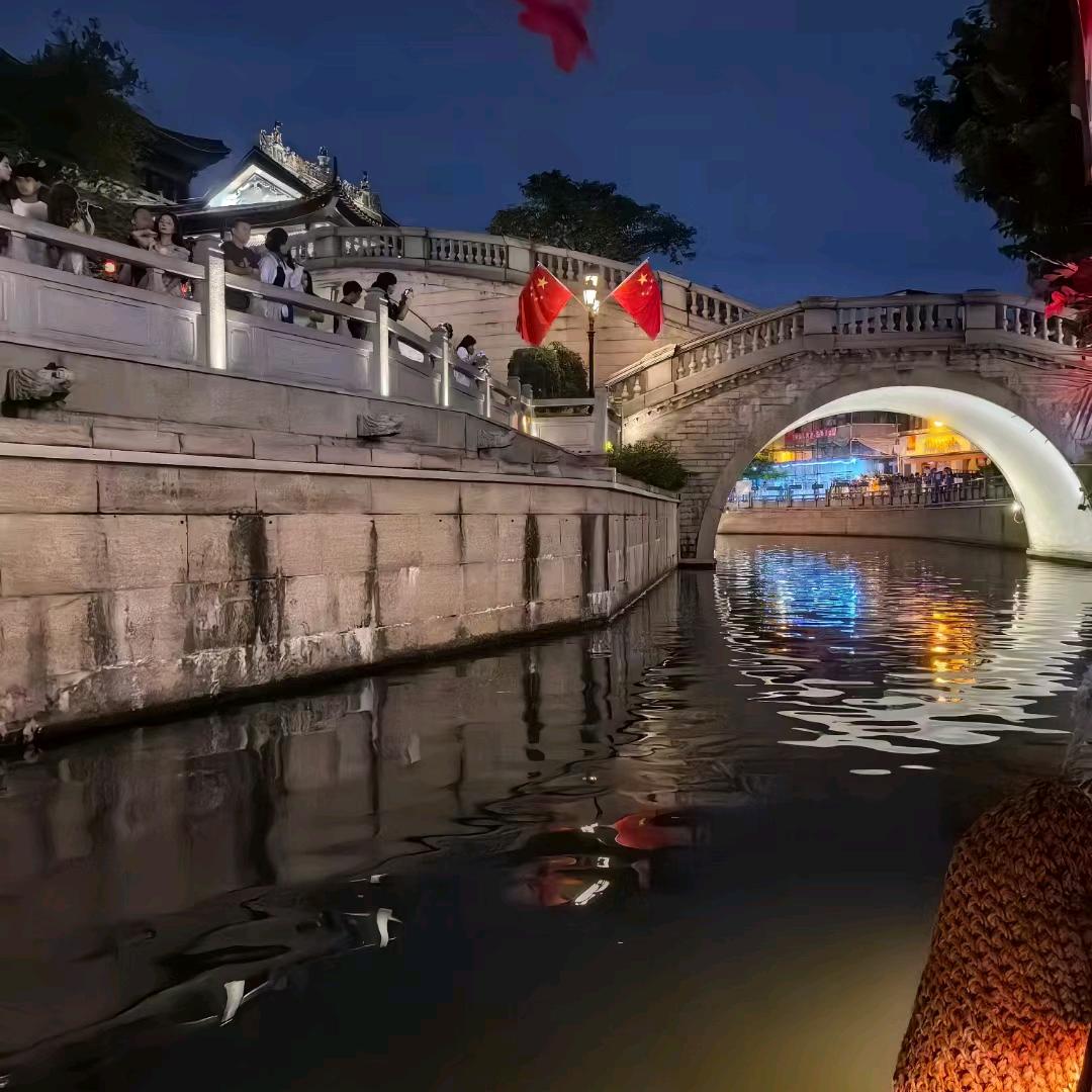 千年回眸一笑百媚生