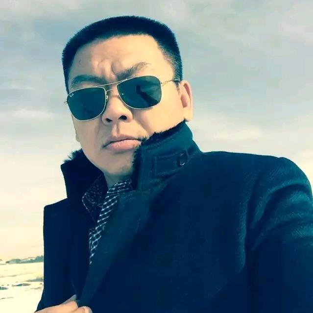 白云逸