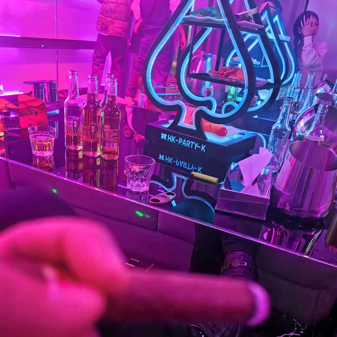 AK、。