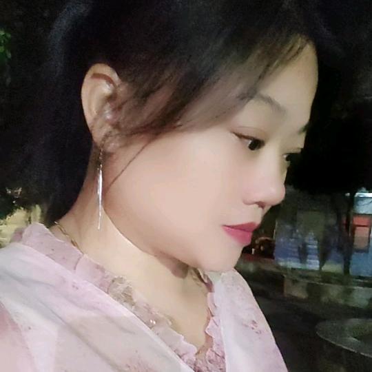 抬头望了望天空，微微一笑