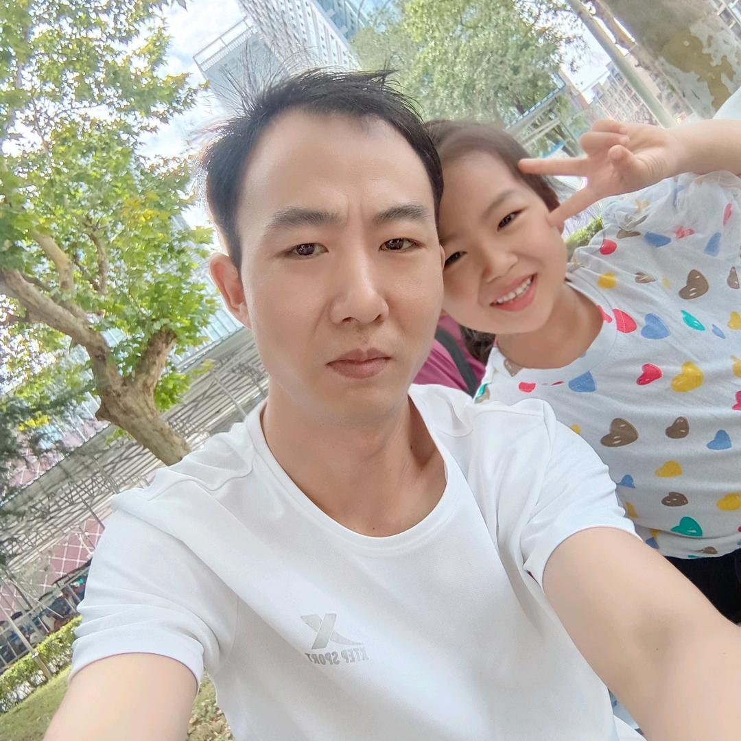 🌿梁露露，何西来.何思涵