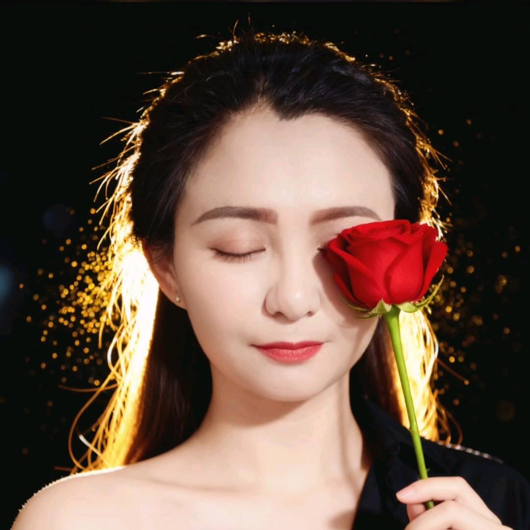 ღ徊眸一笑  ꧔ꦿ᭄