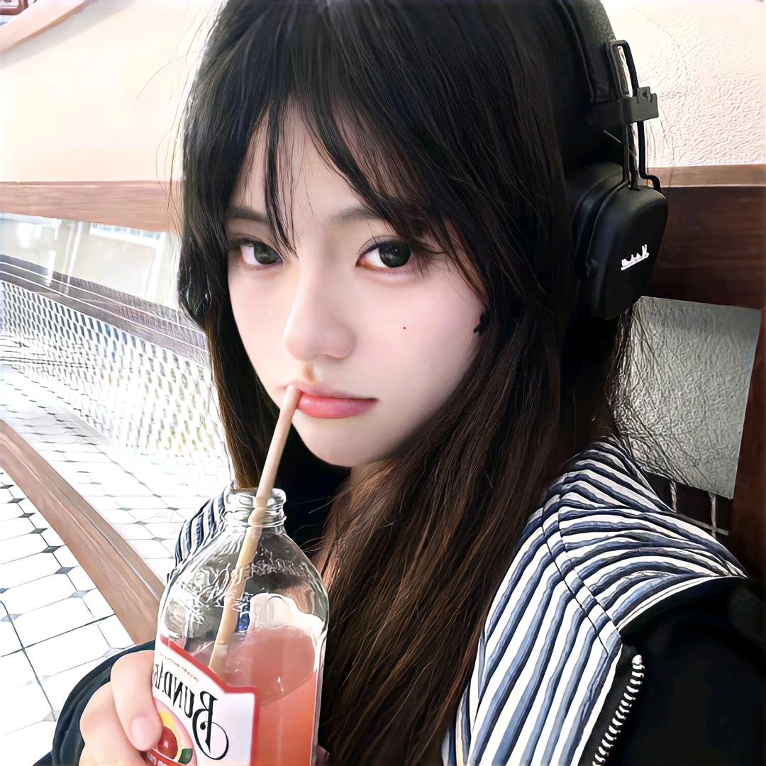 小猫超级爱吃鱼