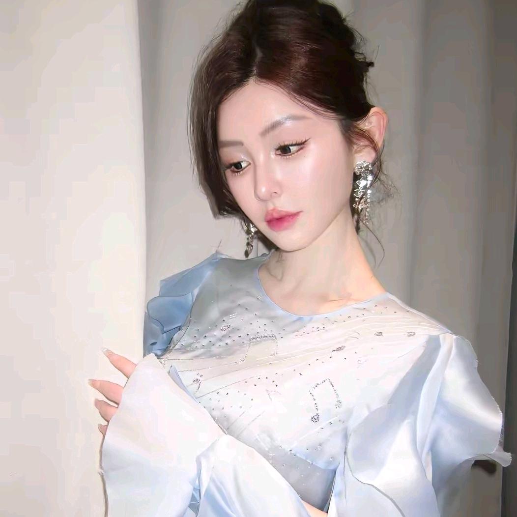 余潇潇❤️高端穿搭