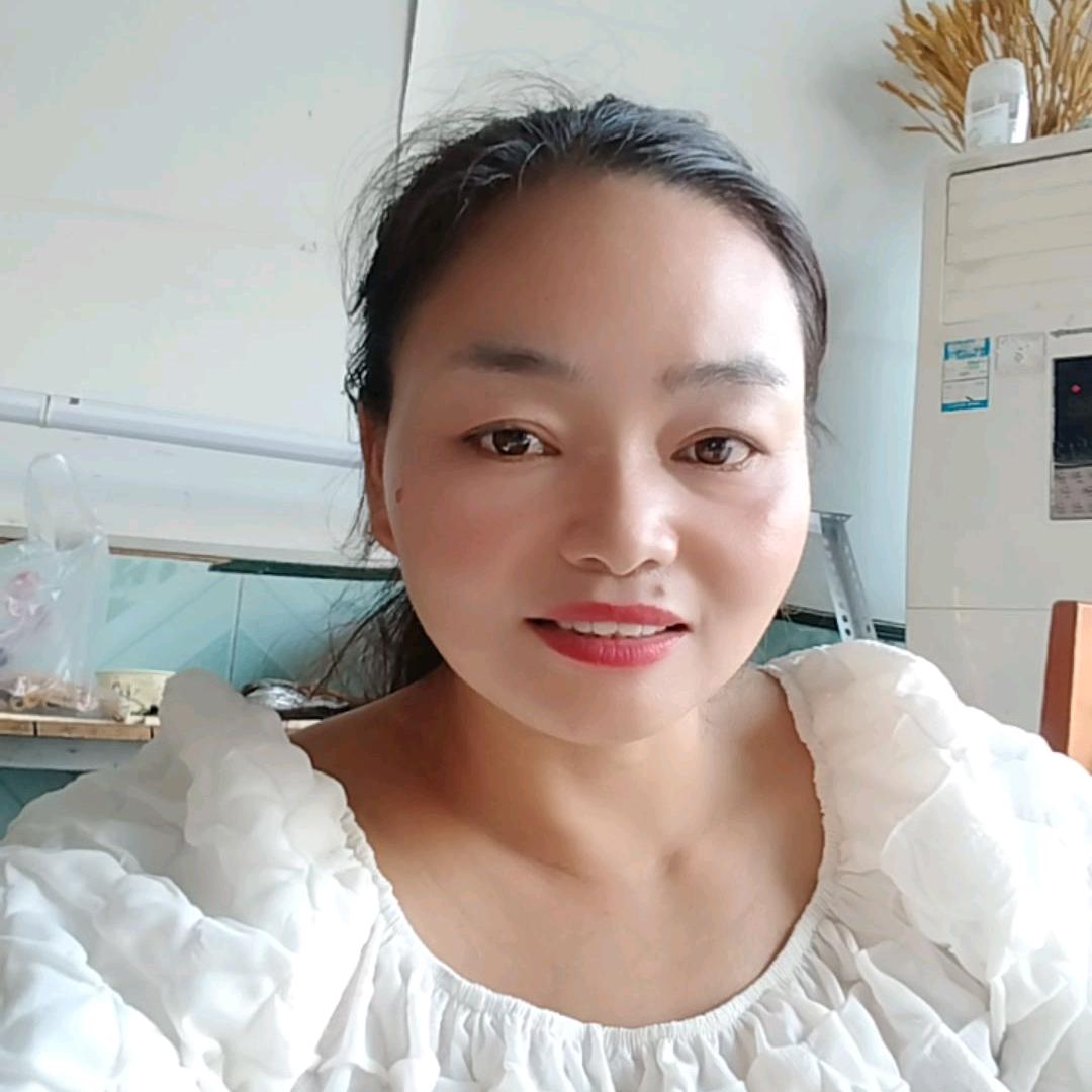 努力的小静下午14:10开播