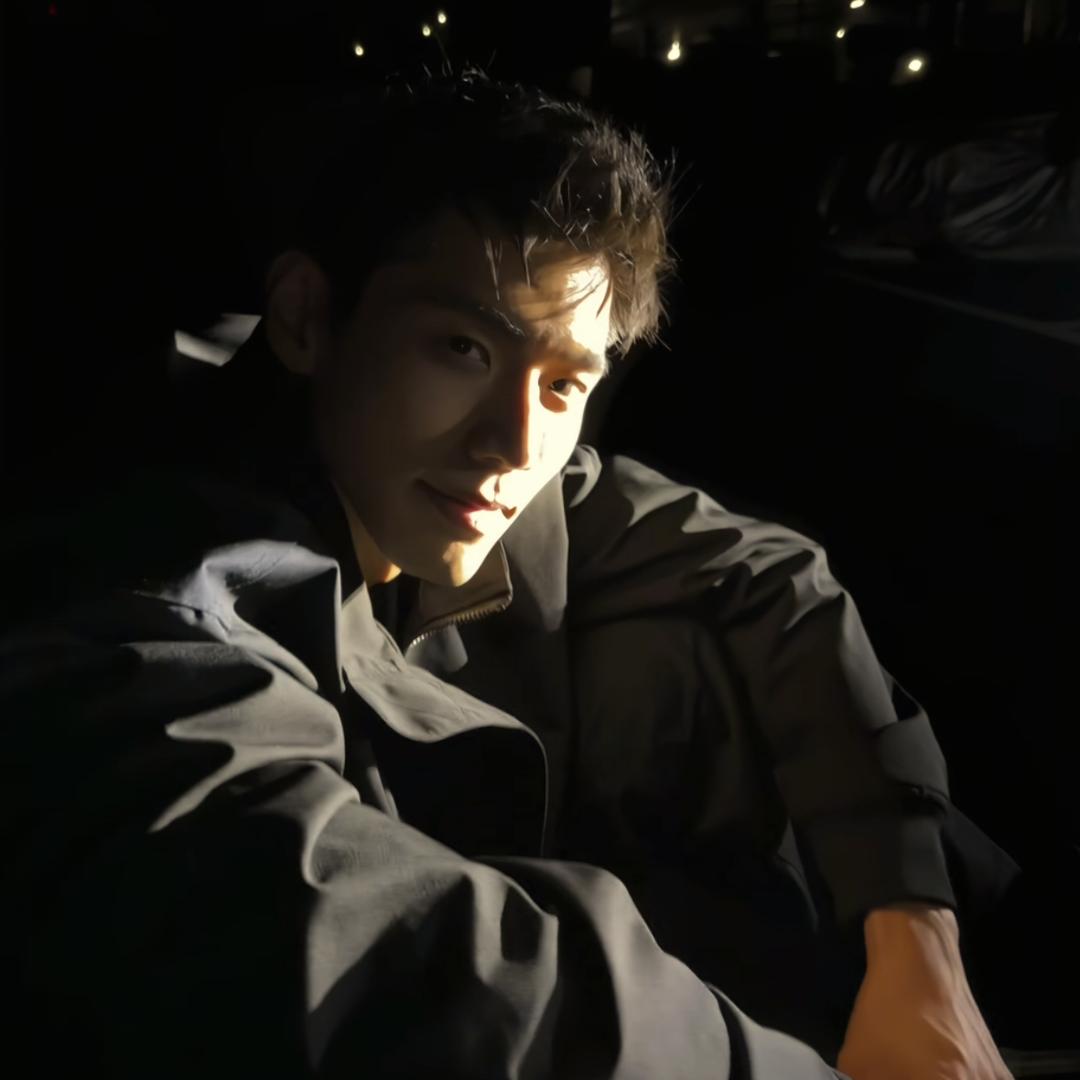 LA&