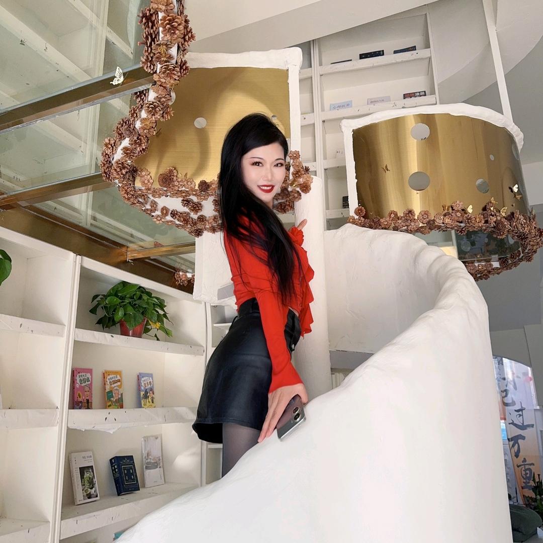 是丽丽吖  ～👑