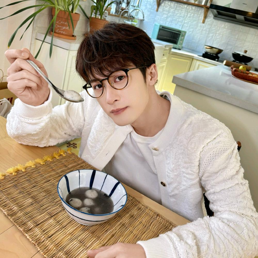 檀健次你压我衣服了(有亲签且见过面幸运版