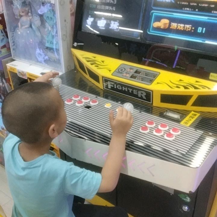 漓水冰冰(๑• .