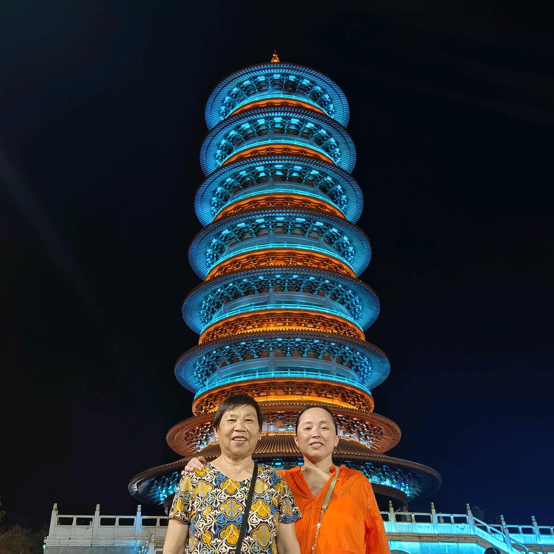 女人为自己加油