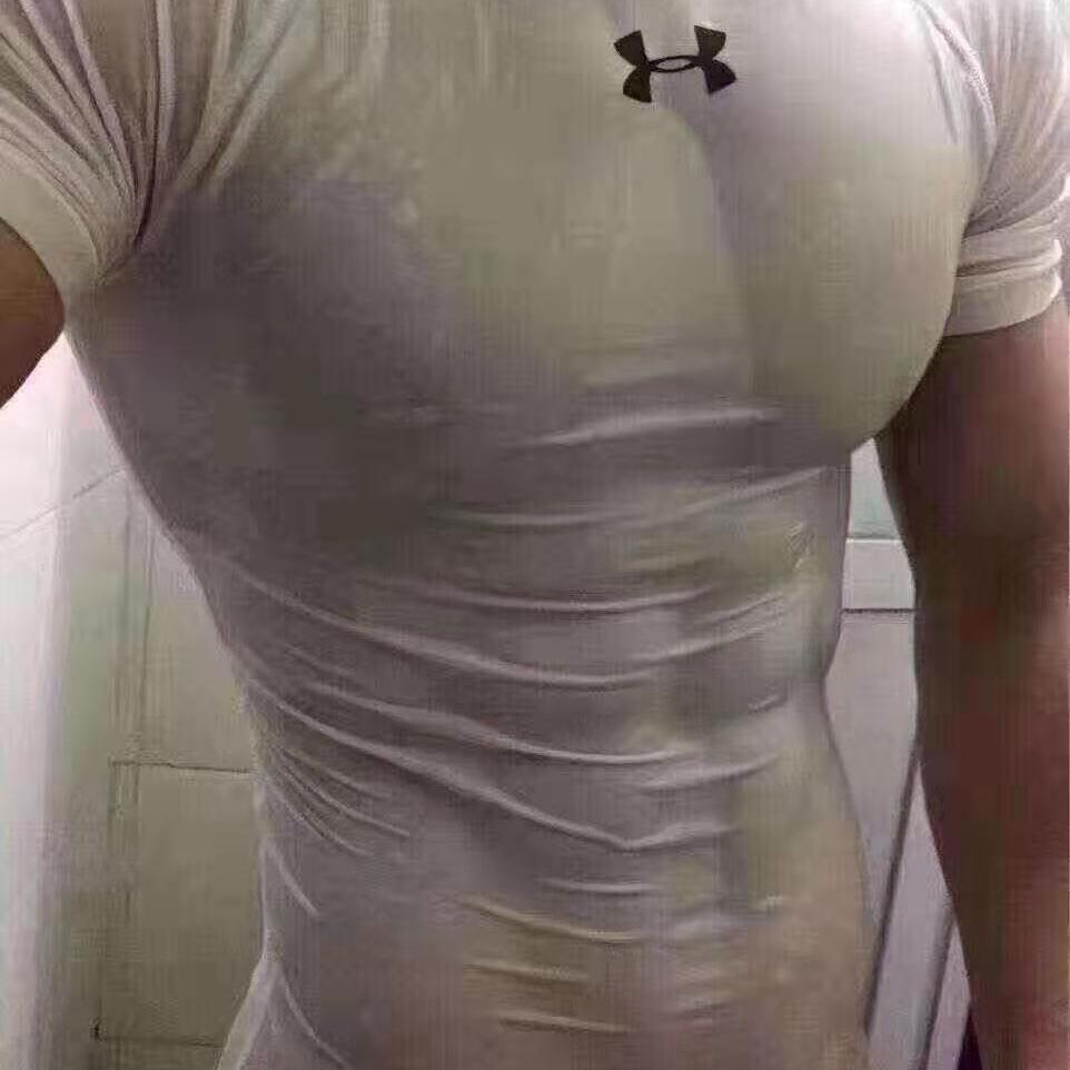 一个小跟班