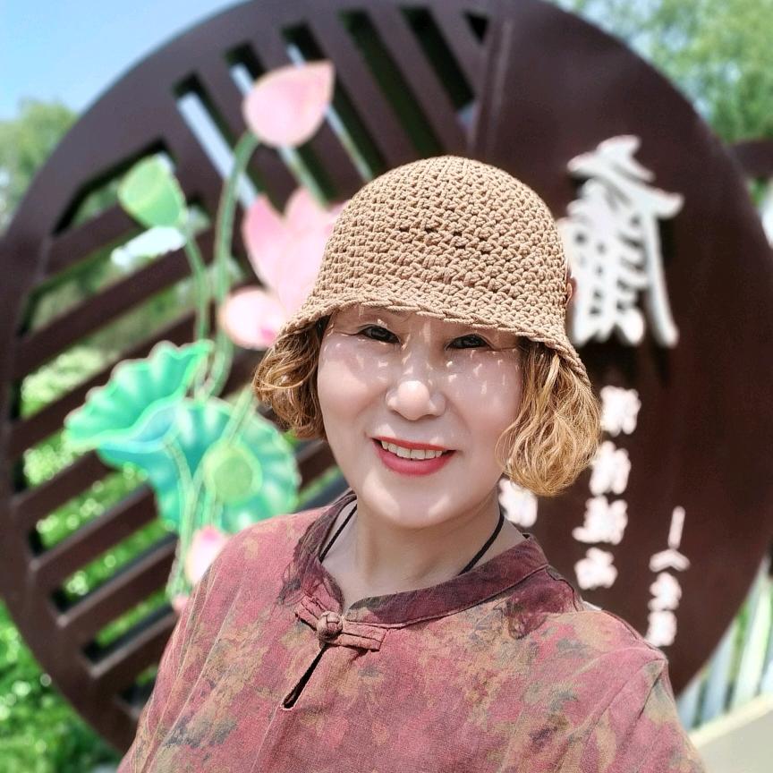 荷花莲雨
