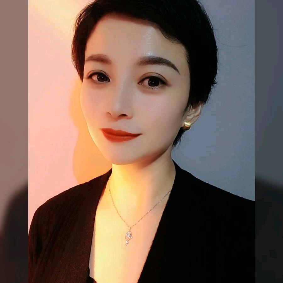 菜菜吖.