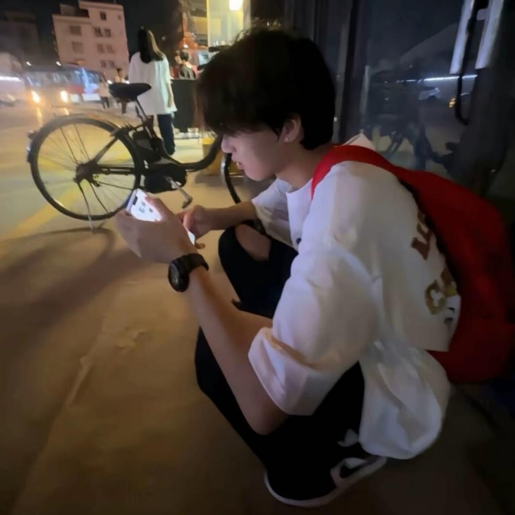 艾佳.