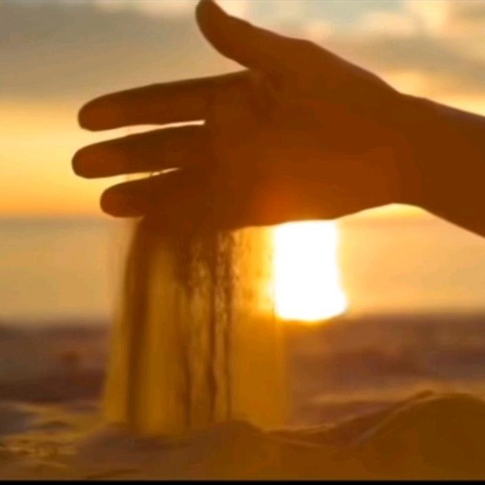 风吹散了那把握不住的沙