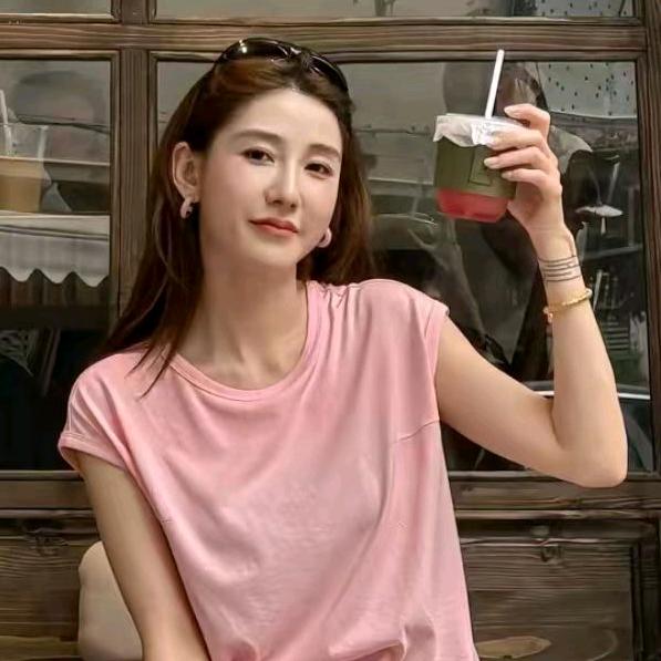 何荷 Haley（穿搭橱窗）