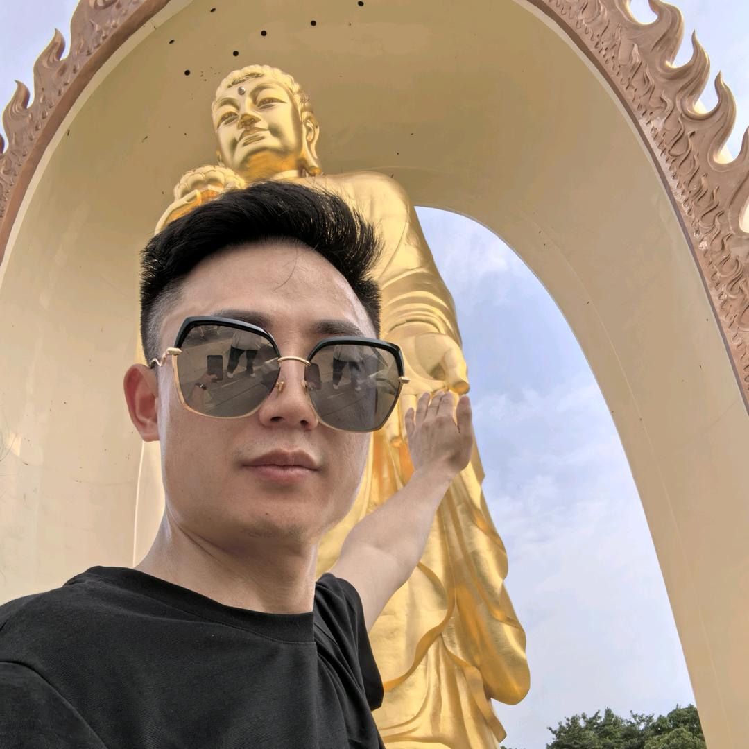 永丰县百川门业订制工厂：严小平