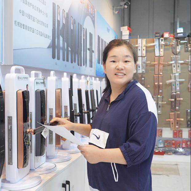 超胜锁具 张歌