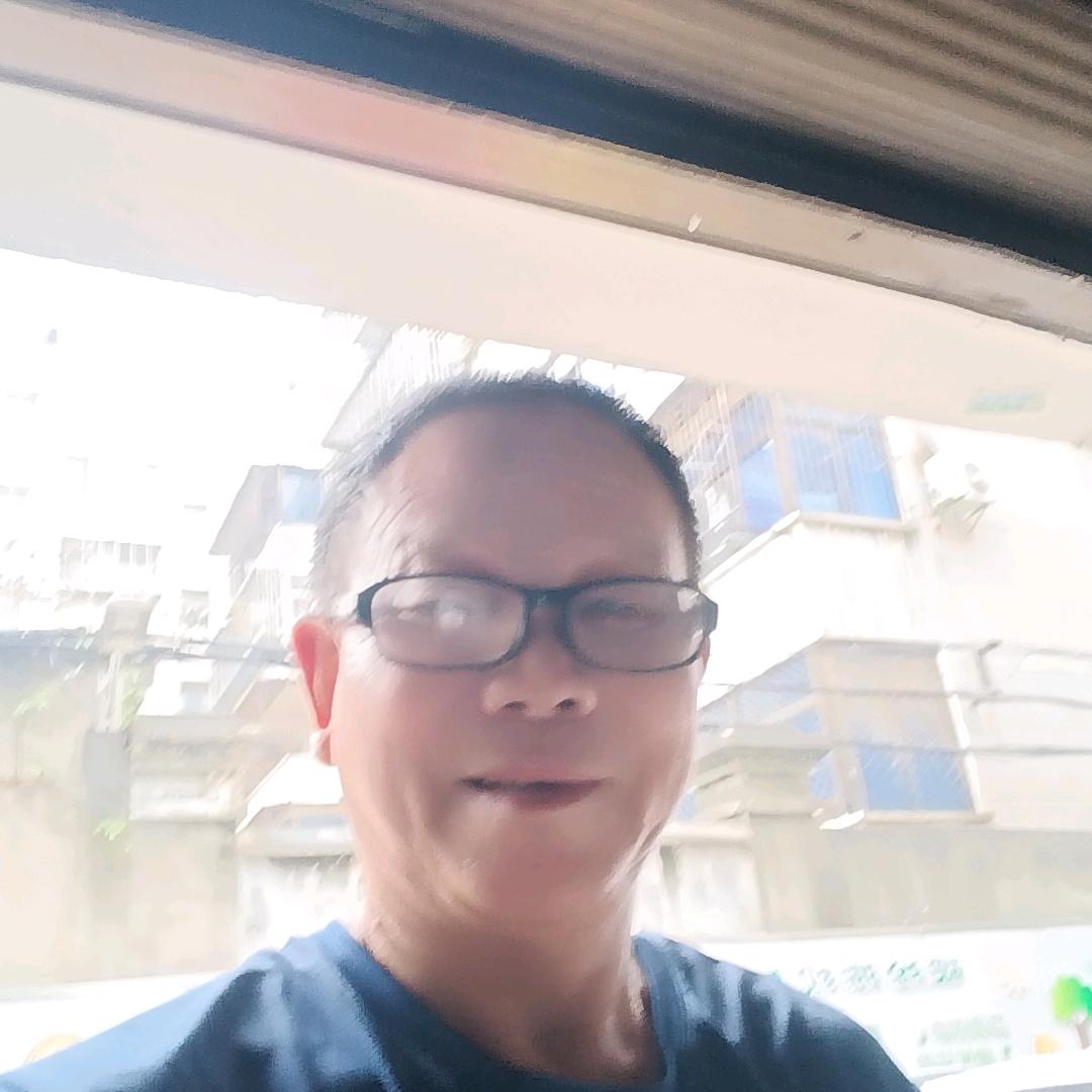：老魏。