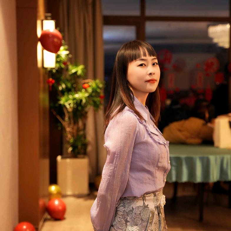 红💁艳